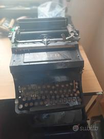 MACCHINA DA SCRIVERE ADLER