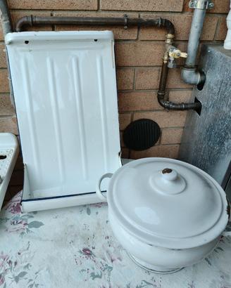 zuppiera e porta mestolo in smaltino
