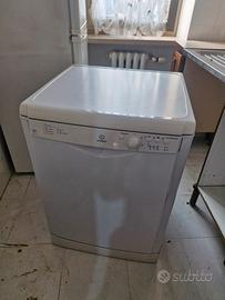 lavastoviglie  Indesit 