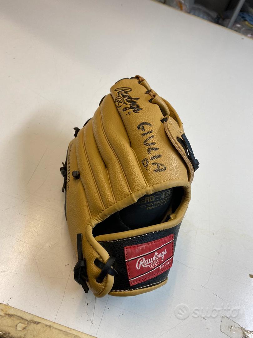 Excellent Condition Baseball Equipment for Sale in Grosseto Gloves