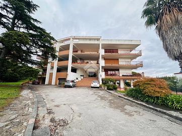 6 LOCALI A TORRE DEL GRECO