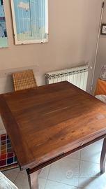 Tavolo in legno massello quadrato allungabile
