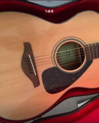 Chitarra amplificata acustica