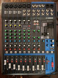 Mixer YAMAHA MG12XU