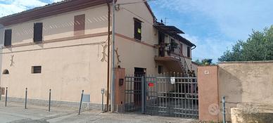 Casa indipendente con ampia corte