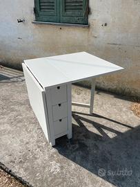 Tavolo bianco apribile con cassetti