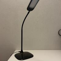 Lampada da scrivania Led nera con corpo flessibile