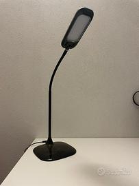Lampada da scrivania Led nera con corpo flessibile