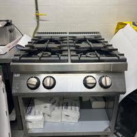 Cucina 4 fuochi professionale