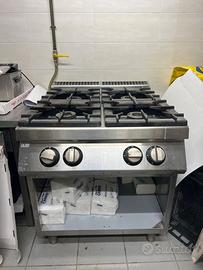 Cucina 4 fuochi professionale