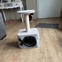 cuccia gatto con affila unghie