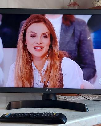 TV LG come nuova con telecomando 24 pollici.