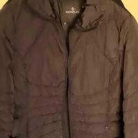 Piumino lungo marrone di Moncler
