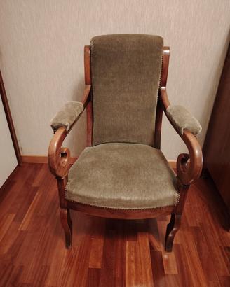 Sedia imbottita in stile antico