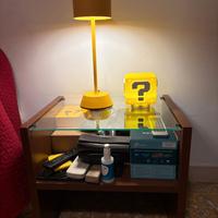 Comodino in legno e vetro