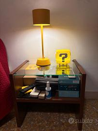 Comodino in legno e vetro