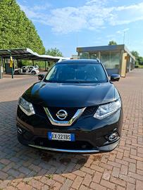 vendi nissan x trail tekna  2014 km 135.000