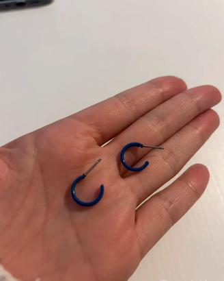 Orecchini a cerchio azzurri