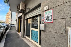 NEGOZIO A ROMA