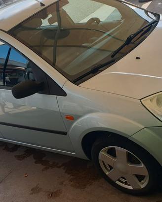 Ford Fiesta 2004 perfetta consuma poco