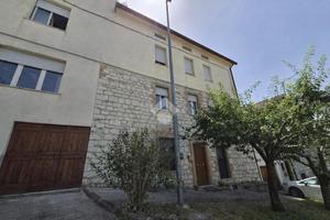 6 LOCALI A GUBBIO