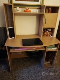 scrivania porta pc