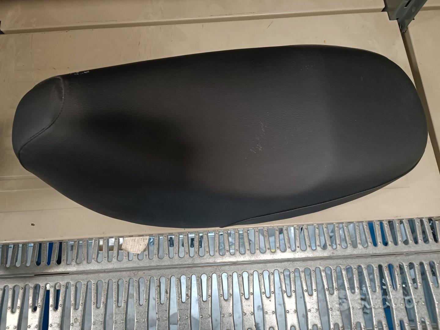 Sella Per Piaggio Liberty Sport 50-125-150-200 Cc (2006-2011) - Ecopelle Nera, Senza Serratura