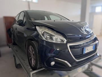 Peugeot 208 incidentata