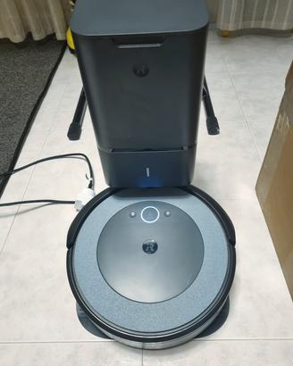iRobot Roomba i3+ con base svuotamento + Ricambi