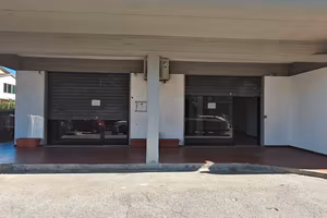 Negozio a Campi Bisenzio via Verdi ang. via Veneto