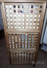 Cassettiera mobile con ruote in griglia legno