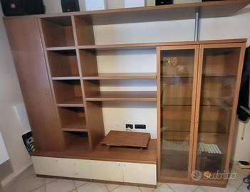 Libreria con vetrina e piano TV in ciliegio.