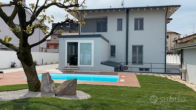 Stanze singole/doppie in villa con piscina