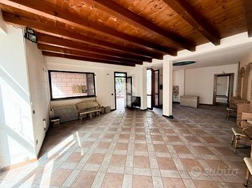 NEGOZIO A ROMANO DI LOMBARDIA