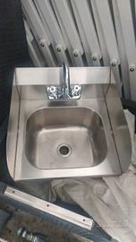 Lavandino lavamani in acciaio inox.