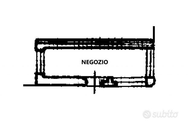 Negozietto showroom su piazza centrale