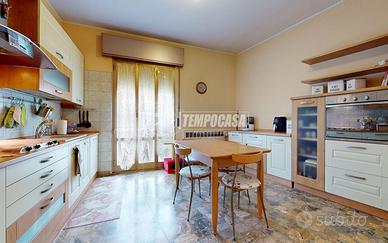 Quadrilocale con balcone, garage doppio e cantina
