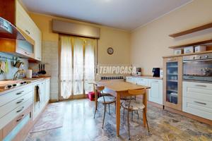 Quadrilocale con balcone, garage doppio e cantina