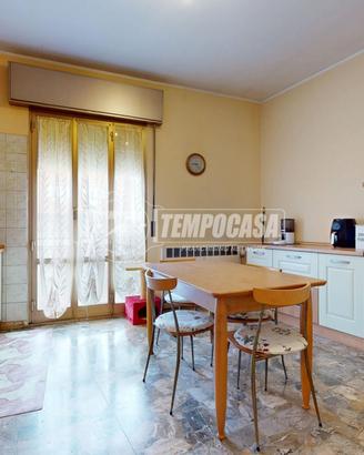 Quadrilocale con balcone, garage doppio e cantina