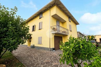 CASA SEMINDIPENDENTE A LANGHIRANO