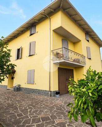 CASA SEMINDIPENDENTE A LANGHIRANO