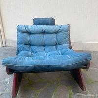 Poltrona in letgno e jeans vintage