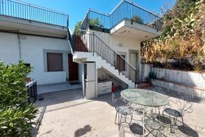 Panoramica casa singola con giardino e terrazzo