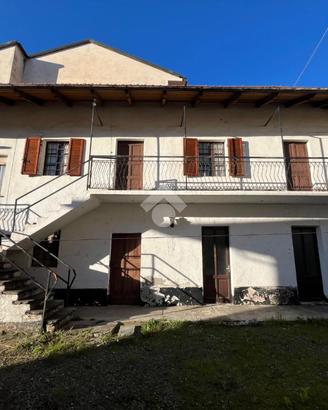 CASA SEMINDIPENDENTE A COLLERETTO CASTELNUOVO