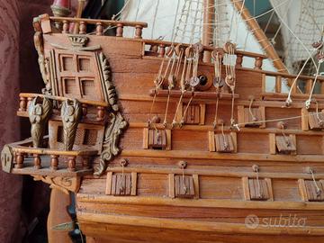 veliero in legno da collezionismo