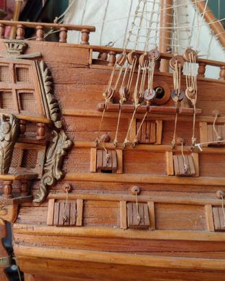 veliero in legno da collezionismo