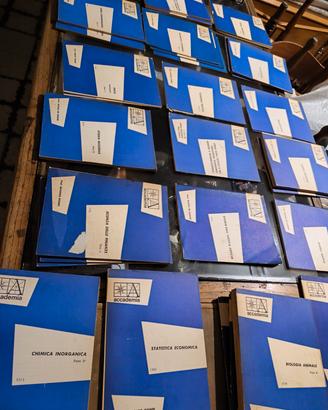 Libri scolasticii datati 