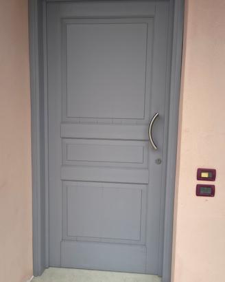 portoncino in legno massiccio