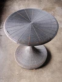 Tavolino in fil di ferro