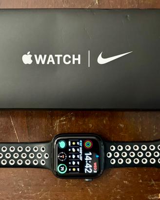 Apple Watch SE 44 mm Nike + Limited Edition GPS